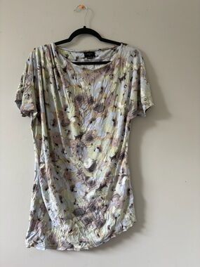 Deletta Short-Sleeve Scoop Neck Top in Pastel Floral
